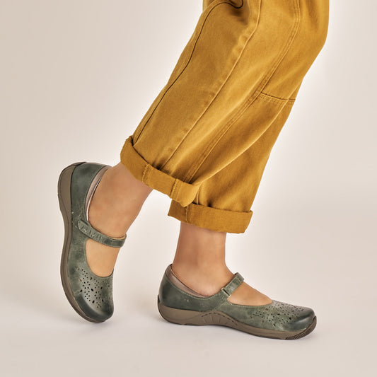 Stacy Lake Waxy Burnished Dansko Sale|Women|For Work